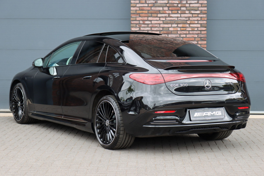 Mercedes-Benz EQE 300 AMG Line 89 kWh | Hyperscreen | Airmatic | Distronic+ | Memory | Burmester | Panoramadak | Digital Light | Surround Camera | Keyless Go | Augmented Reality | Warmtepomp |