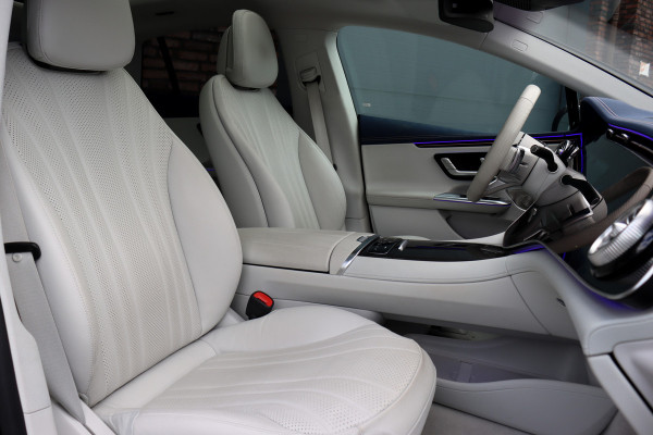 Mercedes-Benz EQE 300 AMG Line 89 kWh | Hyperscreen | Airmatic | Distronic+ | Memory | Burmester | Panoramadak | Digital Light | Surround Camera | Keyless Go | Augmented Reality | Warmtepomp |