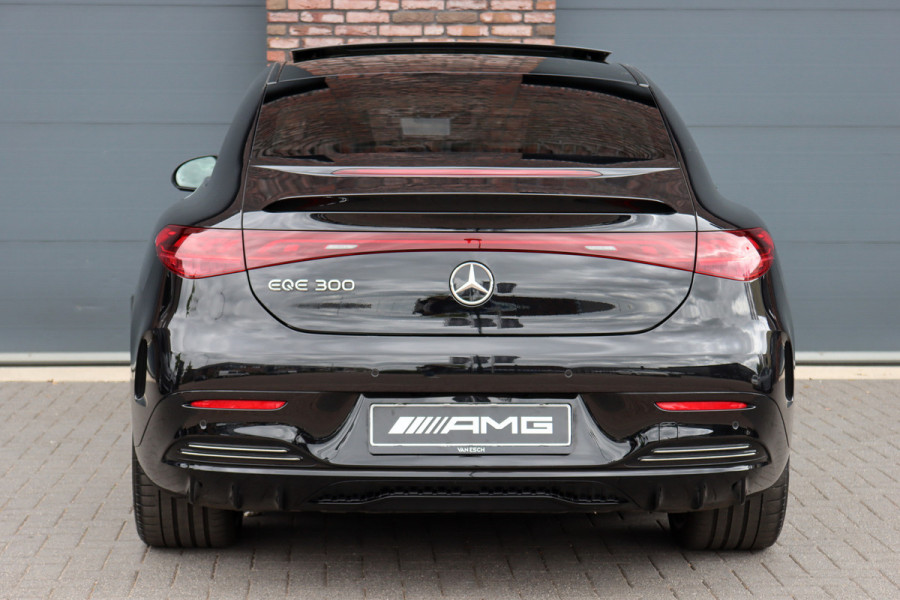 Mercedes-Benz EQE 300 AMG Line 89 kWh | Hyperscreen | Airmatic | Distronic+ | Memory | Burmester | Panoramadak | Digital Light | Surround Camera | Keyless Go | Augmented Reality | Warmtepomp |