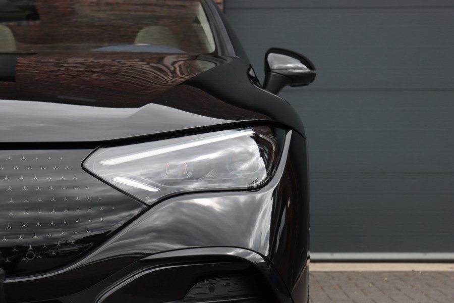 Mercedes-Benz EQE 300 AMG Line 89 kWh | Hyperscreen | Airmatic | Distronic+ | Memory | Burmester | Panoramadak | Digital Light | Surround Camera | Keyless Go | Augmented Reality | Warmtepomp |
