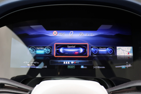 Mercedes-Benz EQE 300 AMG Line 89 kWh | Hyperscreen | Airmatic | Distronic+ | Memory | Burmester | Panoramadak | Digital Light | Surround Camera | Keyless Go | Augmented Reality | Warmtepomp |