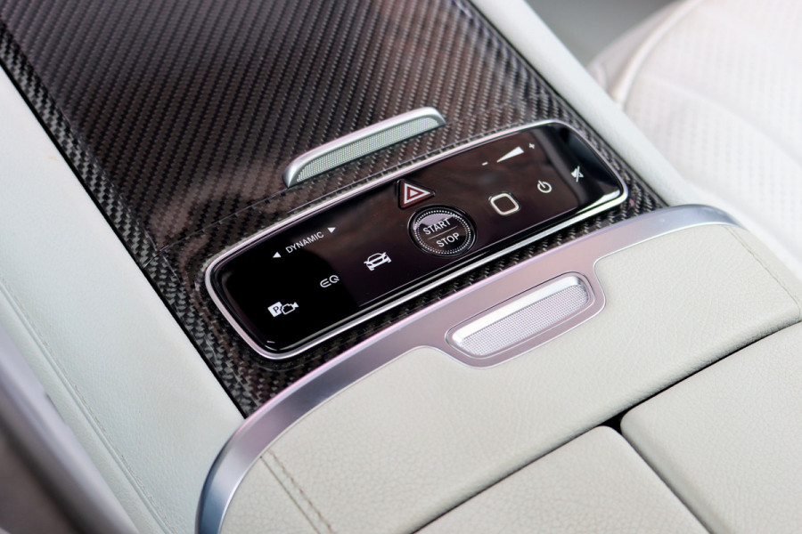 Mercedes-Benz EQE 300 AMG Line 89 kWh | Hyperscreen | Airmatic | Distronic+ | Memory | Burmester | Panoramadak | Digital Light | Surround Camera | Keyless Go | Augmented Reality | Warmtepomp |
