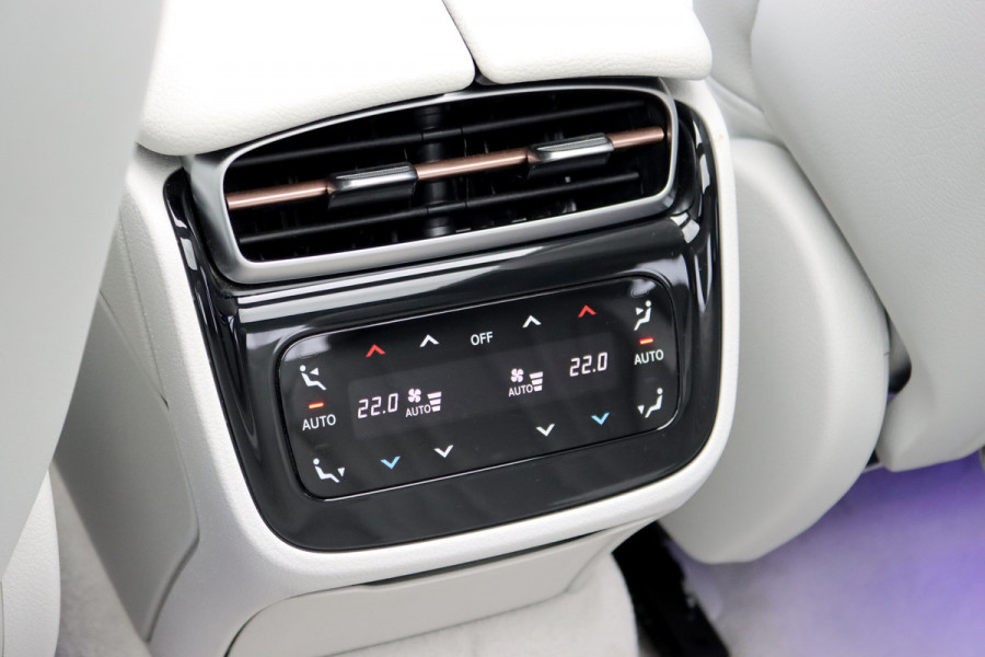 Mercedes-Benz EQE 300 AMG Line 89 kWh | Hyperscreen | Airmatic | Distronic+ | Memory | Burmester | Panoramadak | Digital Light | Surround Camera | Keyless Go | Augmented Reality | Warmtepomp |
