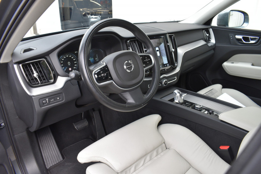 Volvo XC60 T8 Twin Engine AWD Inscription | Lucht vering | 360 camera | Trekhaak | Blis | stoel met geheugen |