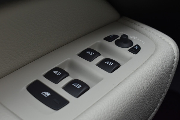 Volvo XC60 T8 Twin Engine AWD Inscription | Lucht vering | 360 camera | Trekhaak | Blis | stoel met geheugen |