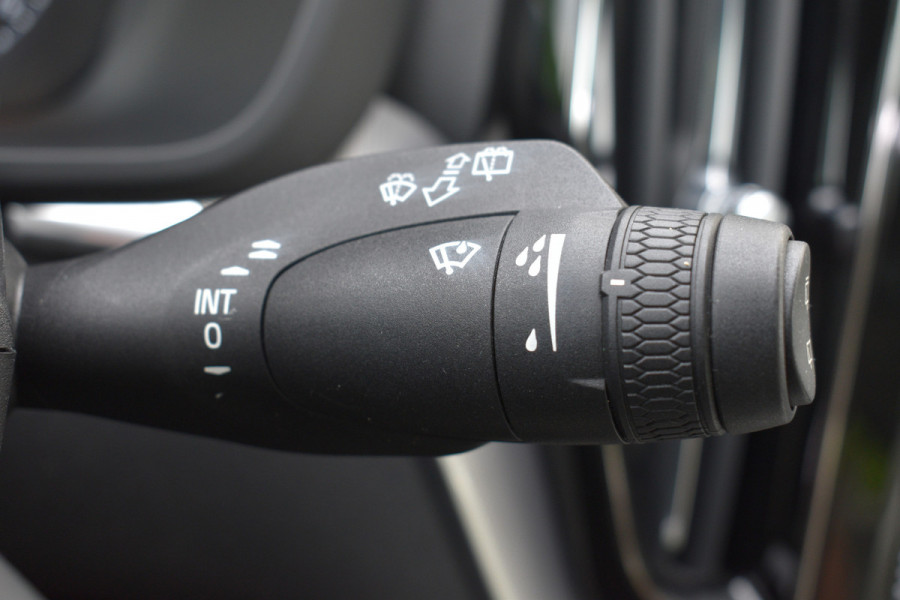 Volvo XC60 T8 Twin Engine AWD Inscription | Lucht vering | 360 camera | Trekhaak | Blis | stoel met geheugen |