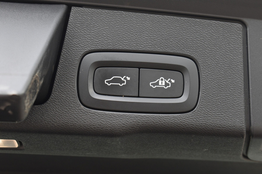 Volvo XC60 T8 Twin Engine AWD Inscription | Lucht vering | 360 camera | Trekhaak | Blis | stoel met geheugen |