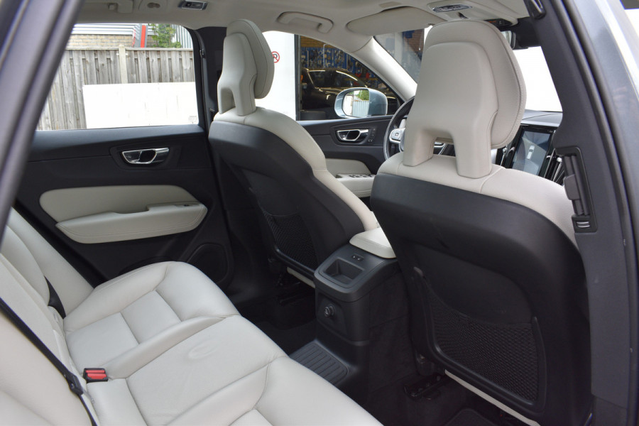 Volvo XC60 T8 Twin Engine AWD Inscription | Lucht vering | 360 camera | Trekhaak | Blis | stoel met geheugen |