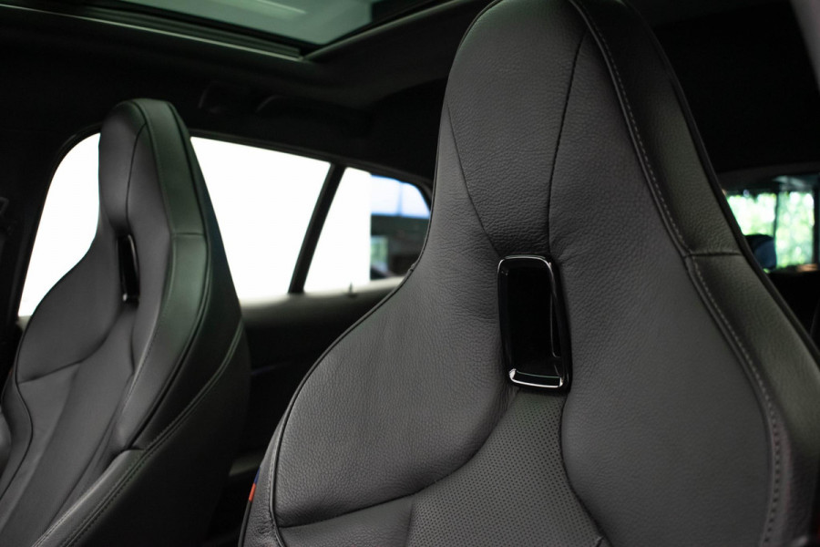 BMW 1-serie 120d xDrive High Executive Edition |Pano|Kuipstoel|HUD|Virtual|H&K|