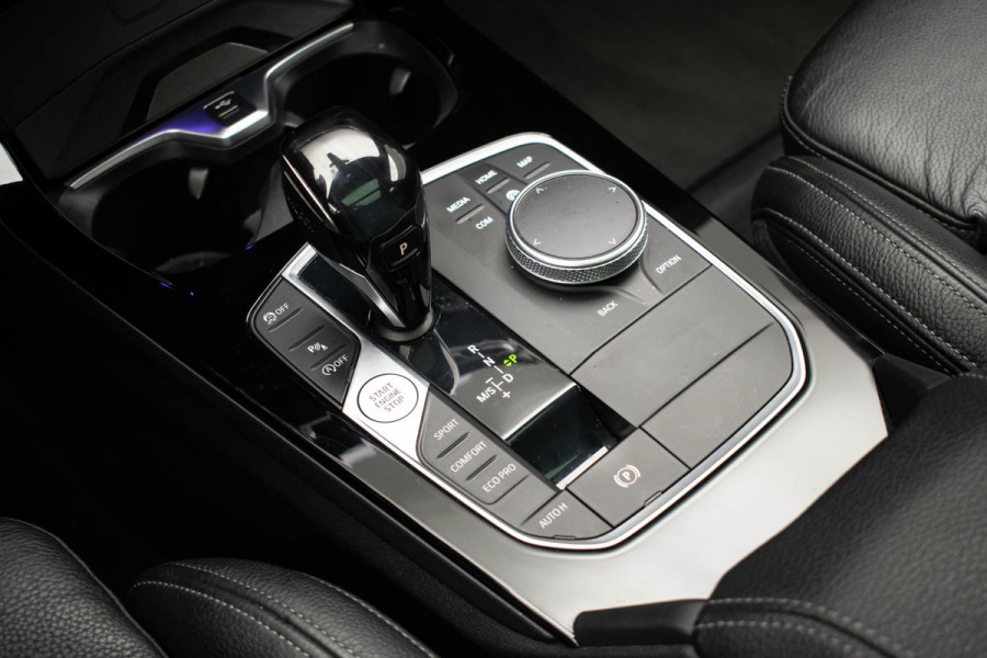 BMW 1-serie 120d xDrive High Executive Edition |Pano|Kuipstoel|HUD|Virtual|H&K|