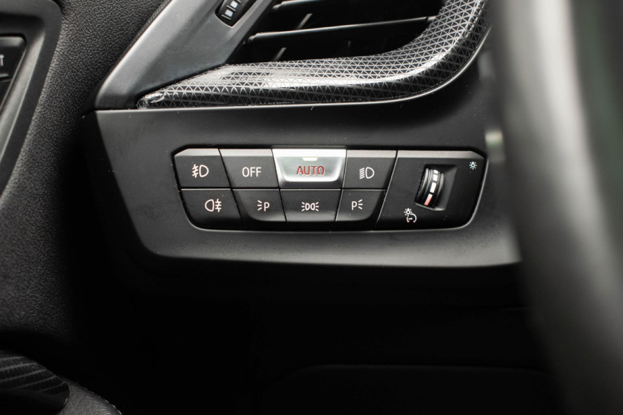 BMW 1-serie 120d xDrive High Executive Edition |Pano|Kuipstoel|HUD|Virtual|H&K|