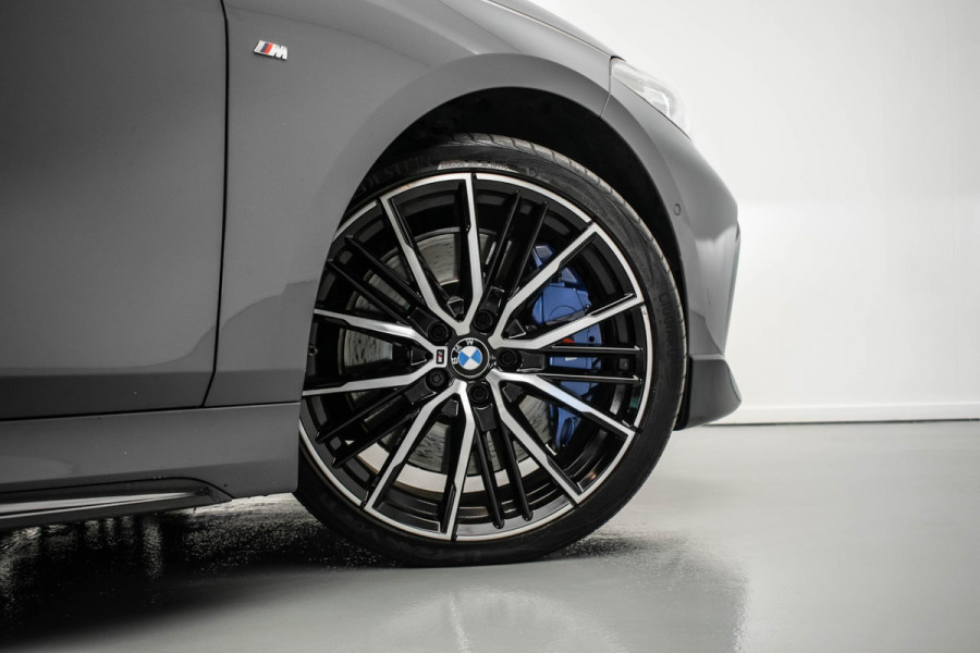 BMW 1-serie 120d xDrive High Executive Edition |Pano|Kuipstoel|HUD|Virtual|H&K|