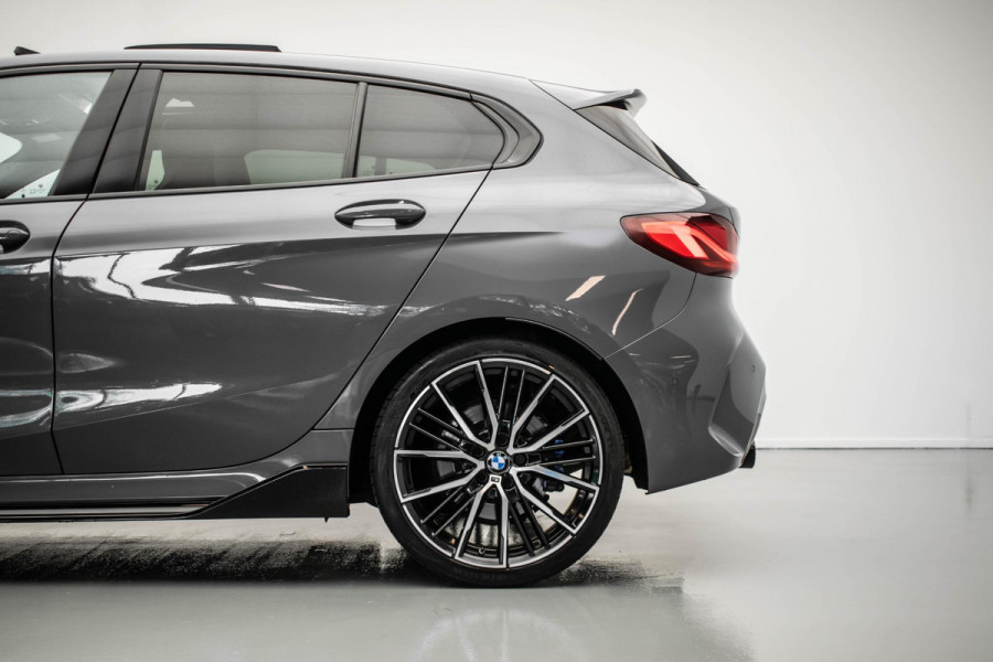 BMW 1-serie 120d xDrive High Executive Edition |Pano|Kuipstoel|HUD|Virtual|H&K|
