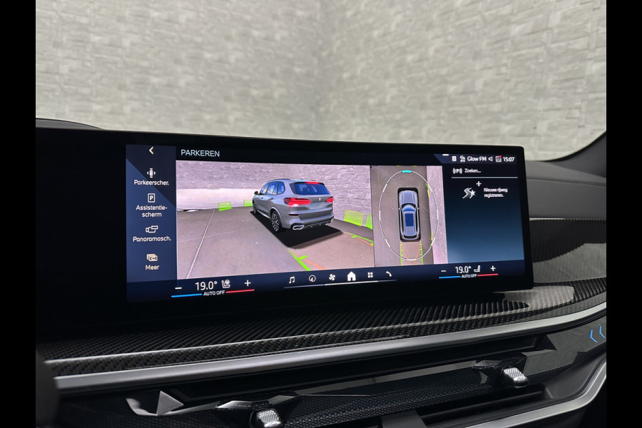 BMW X5 50e M-Sport Pro | 360 Camera | ACC | Carbon | Softclose | Head-Up | Stoelventilatie | Iconic-Glow | Harman-Kardon | Stuur, Stoelverwarming V+A | 4-Zone Clima | Keyless-Entry | Trekhaak | Ambient-Air | Indiv. Leder | Beker Koeling/Verwarmd | M-Gordels | 22'' | Iso-Glas |