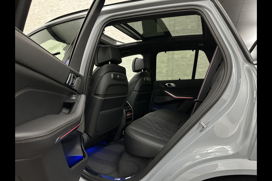 BMW X5 50e M-Sport Pro | 360 Camera | ACC | Carbon | Softclose | Head-Up | Stoelventilatie | Iconic-Glow | Harman-Kardon | Stuur, Stoelverwarming V+A | 4-Zone Clima | Keyless-Entry | Trekhaak | Ambient-Air | Indiv. Leder | Beker Koeling/Verwarmd | M-Gordels | 22'' | Iso-Glas |