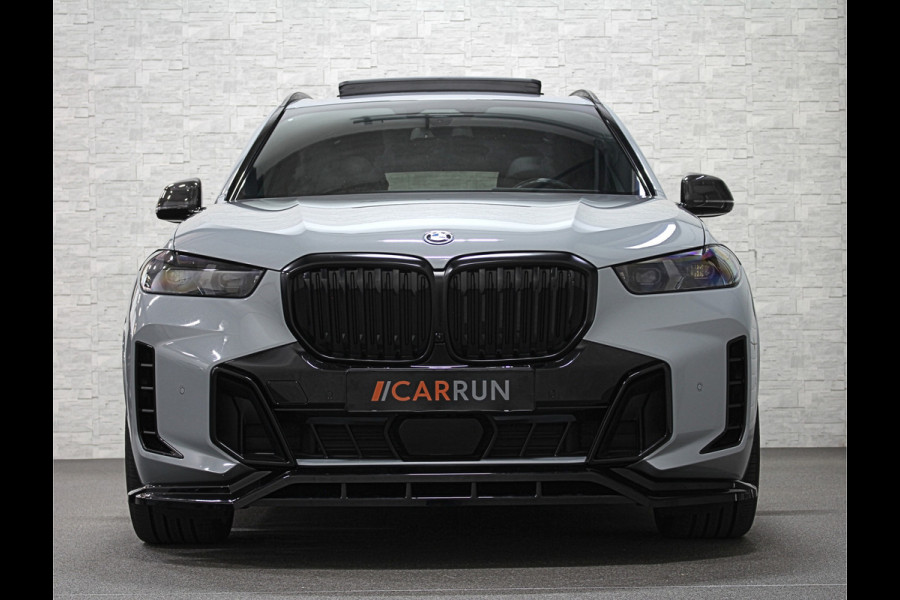 BMW X5 50e M-Sport Pro | 360 Camera | ACC | Carbon | Softclose | Head-Up | Stoelventilatie | Iconic-Glow | Harman-Kardon | Stuur, Stoelverwarming V+A | 4-Zone Clima | Keyless-Entry | Trekhaak | Ambient-Air | Indiv. Leder | Beker Koeling/Verwarmd | M-Gordels | 22'' | Iso-Glas |