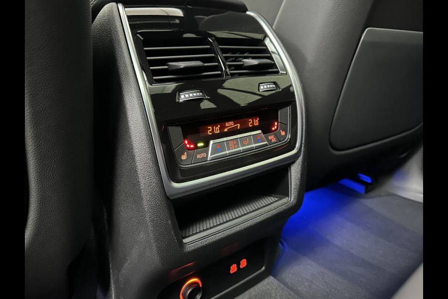 BMW X5 50e M-Sport Pro | 360 Camera | ACC | Carbon | Softclose | Head-Up | Stoelventilatie | Iconic-Glow | Harman-Kardon | Stuur, Stoelverwarming V+A | 4-Zone Clima | Keyless-Entry | Trekhaak | Ambient-Air | Indiv. Leder | Beker Koeling/Verwarmd | M-Gordels | 22'' | Iso-Glas |