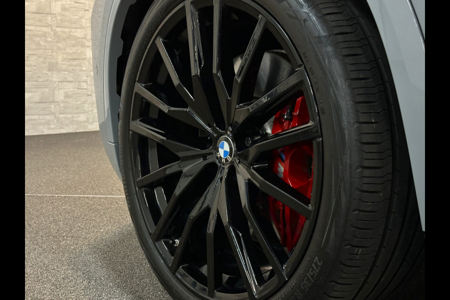 BMW X5 50e M-Sport Pro | 360 Camera | ACC | Carbon | Softclose | Head-Up | Stoelventilatie | Iconic-Glow | Harman-Kardon | Stuur, Stoelverwarming V+A | 4-Zone Clima | Keyless-Entry | Trekhaak | Ambient-Air | Indiv. Leder | Beker Koeling/Verwarmd | M-Gordels | 22'' | Iso-Glas |