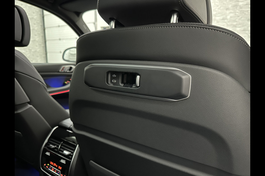 BMW X5 50e M-Sport Pro | 360 Camera | ACC | Carbon | Softclose | Head-Up | Stoelventilatie | Iconic-Glow | Harman-Kardon | Stuur, Stoelverwarming V+A | 4-Zone Clima | Keyless-Entry | Trekhaak | Ambient-Air | Indiv. Leder | Beker Koeling/Verwarmd | M-Gordels | 22'' | Iso-Glas |
