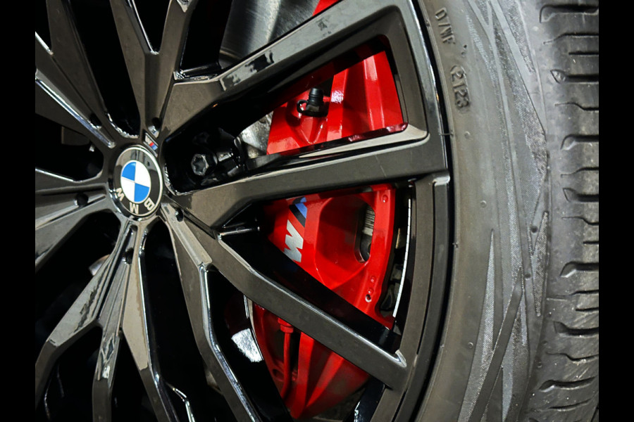 BMW X5 50e M-Sport Pro | 360 Camera | ACC | Carbon | Softclose | Head-Up | Stoelventilatie | Iconic-Glow | Harman-Kardon | Stuur, Stoelverwarming V+A | 4-Zone Clima | Keyless-Entry | Trekhaak | Ambient-Air | Indiv. Leder | Beker Koeling/Verwarmd | M-Gordels | 22'' | Iso-Glas |