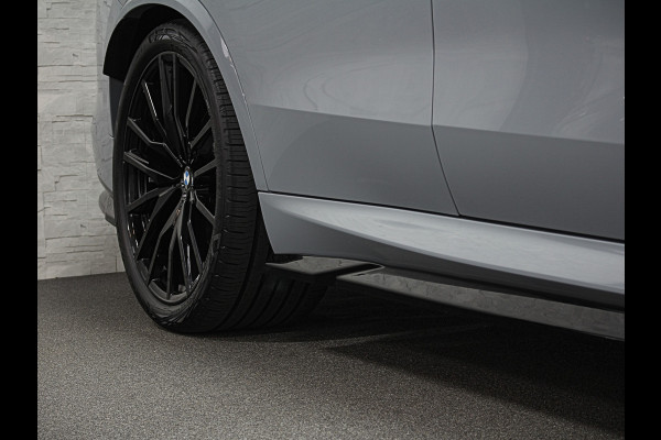 BMW X5 50e M-Sport Pro | 360 Camera | ACC | Carbon | Softclose | Head-Up | Stoelventilatie | Iconic-Glow | Harman-Kardon | Stuur, Stoelverwarming V+A | 4-Zone Clima | Keyless-Entry | Trekhaak | Ambient-Air | Indiv. Leder | Beker Koeling/Verwarmd | M-Gordels | 22'' | Iso-Glas |