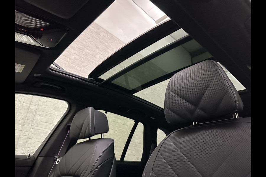 BMW X5 50e M-Sport Pro | 360 Camera | ACC | Carbon | Softclose | Head-Up | Stoelventilatie | Iconic-Glow | Harman-Kardon | Stuur, Stoelverwarming V+A | 4-Zone Clima | Keyless-Entry | Trekhaak | Ambient-Air | Indiv. Leder | Beker Koeling/Verwarmd | M-Gordels | 22'' | Iso-Glas |