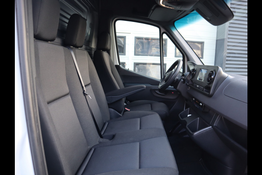 Mercedes-Benz Sprinter 315 CDI Automaat L2H2 RWD - Camera - Navi - MBUX - LM