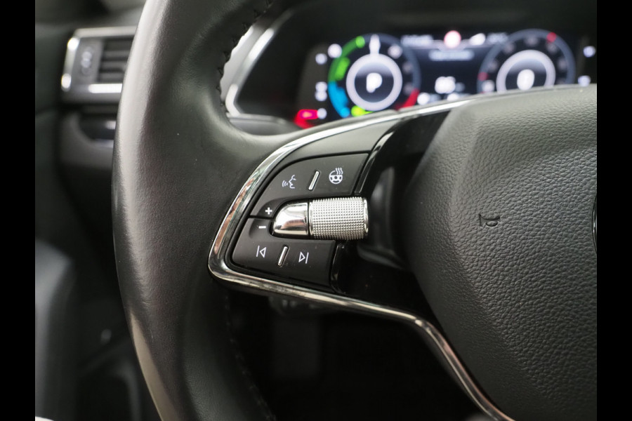 Škoda Superb Combi 1.4 TSI iV Laurin & Klement | Panoramadak | Massage | Canton | Keyless | Adaptive Cruise | Camera