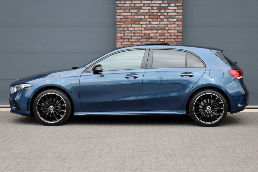 Mercedes-Benz A-Klasse 250 e AMG Line Aut8 | Panoramadak | Memory | Camera | Keyless Go | Multibeam LED | Stoelverwarming | Nightpakket | Advanced Sound System | Zitcomfortpakket |
