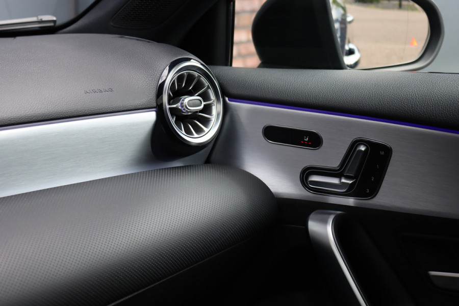 Mercedes-Benz A-Klasse 250 e AMG Line Aut8 | Panoramadak | Memory | Camera | Keyless Go | Multibeam LED | Stoelverwarming | Nightpakket | Advanced Sound System | Zitcomfortpakket |