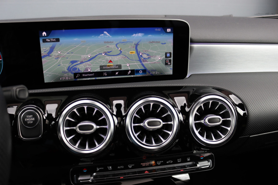 Mercedes-Benz A-Klasse 250 e AMG Line Aut8 | Panoramadak | Memory | Camera | Keyless Go | Multibeam LED | Stoelverwarming | Nightpakket | Advanced Sound System | Zitcomfortpakket |