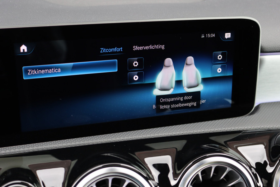 Mercedes-Benz A-Klasse 250 e AMG Line Aut8 | Panoramadak | Memory | Camera | Keyless Go | Multibeam LED | Stoelverwarming | Nightpakket | Advanced Sound System | Zitcomfortpakket |