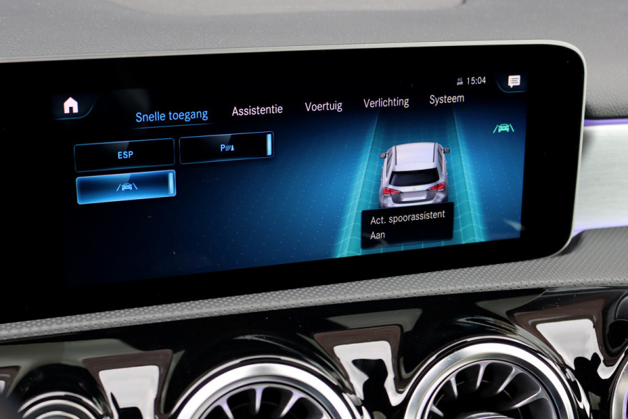 Mercedes-Benz A-Klasse 250 e AMG Line Aut8 | Panoramadak | Memory | Camera | Keyless Go | Multibeam LED | Stoelverwarming | Nightpakket | Advanced Sound System | Zitcomfortpakket |