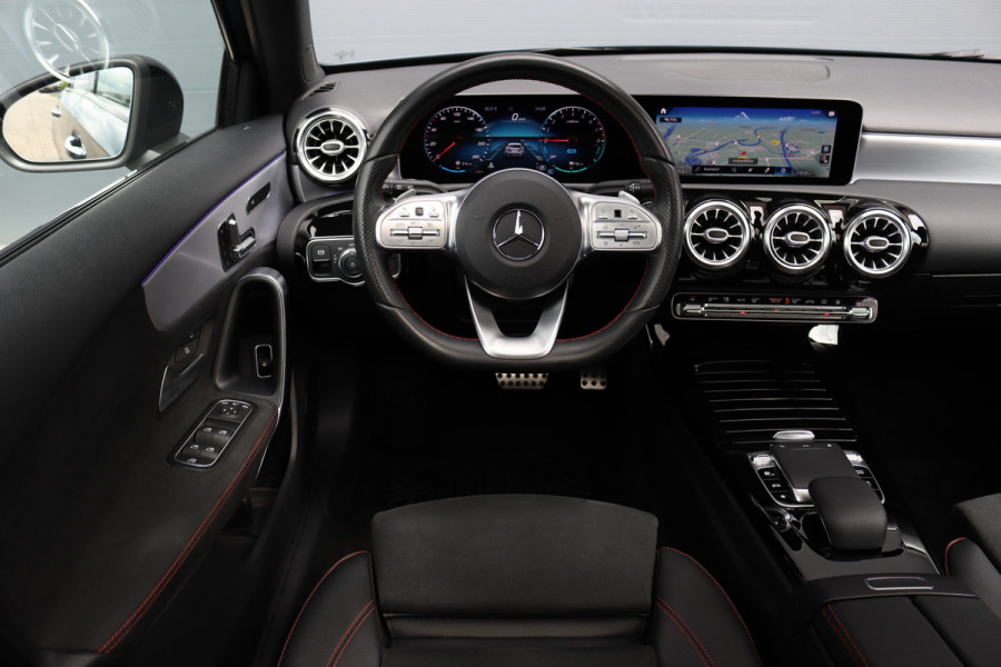 Mercedes-Benz A-Klasse 250 e AMG Line Aut8 | Panoramadak | Memory | Camera | Keyless Go | Multibeam LED | Stoelverwarming | Nightpakket | Advanced Sound System | Zitcomfortpakket |