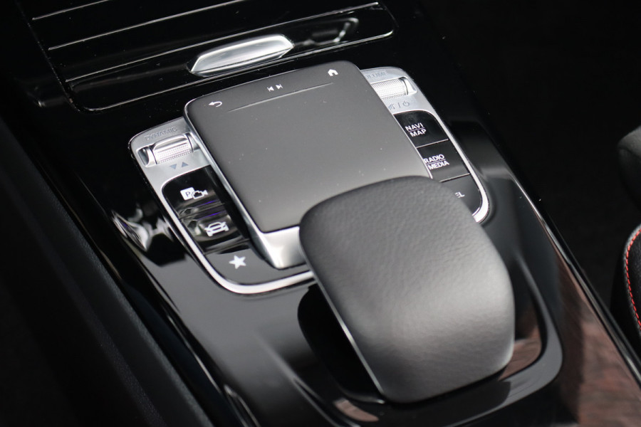Mercedes-Benz A-Klasse 250 e AMG Line Aut8 | Panoramadak | Memory | Camera | Keyless Go | Multibeam LED | Stoelverwarming | Nightpakket | Advanced Sound System | Zitcomfortpakket |