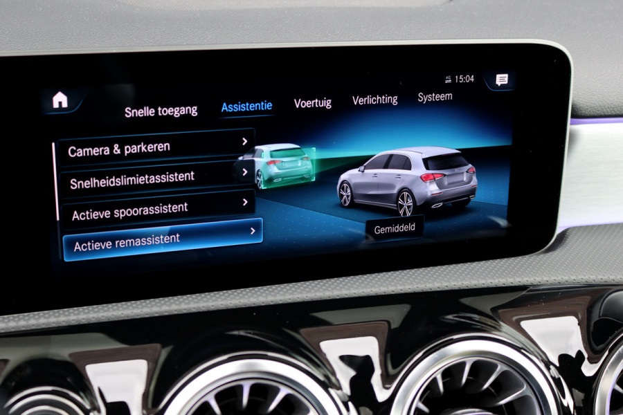 Mercedes-Benz A-Klasse 250 e AMG Line Aut8 | Panoramadak | Memory | Camera | Keyless Go | Multibeam LED | Stoelverwarming | Nightpakket | Advanced Sound System | Zitcomfortpakket |