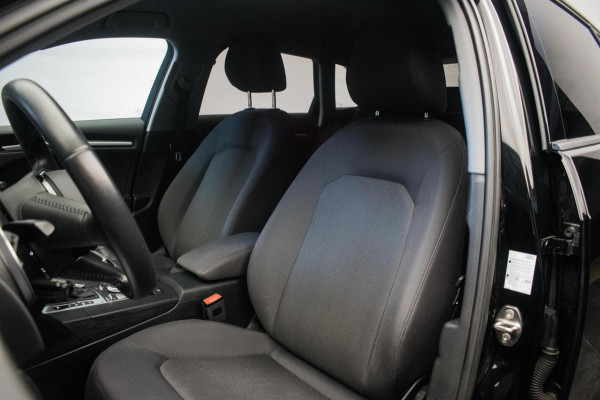 Audi A3 Sportback 35 TFSI 150PK Automaat Black Edition ORG NL [ Bi-Xenon 18 Inch S Line Velgen Climate Control Parkeersensoren ]
