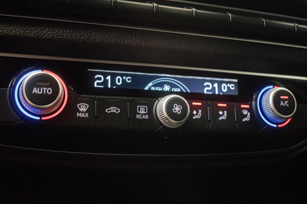 Audi A3 Sportback 35 TFSI 150PK Automaat Black Edition ORG NL [ Bi-Xenon 18 Inch S Line Velgen Climate Control Parkeersensoren ]