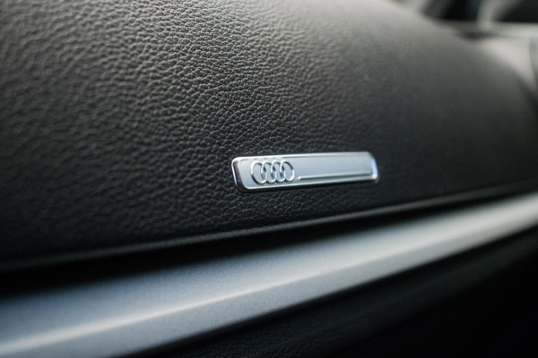 Audi A3 Sportback 35 TFSI 150PK Automaat Black Edition ORG NL [ Bi-Xenon 18 Inch S Line Velgen Climate Control Parkeersensoren ]
