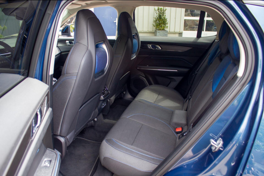 Lynk & Co 01 1.5 261PK Plugin Hybrid | Prijs rijklaar incl. 12 mnd garantie | Navi Panodak Ledverlichting Keyless ACC Blindspot