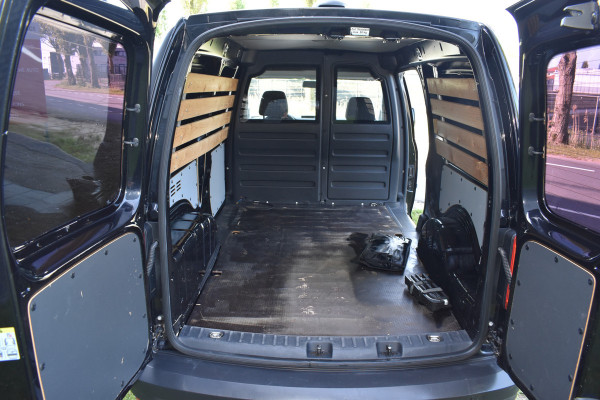 Volkswagen Caddy 2.0 TDI L2H1 BMT Maxi Trendline Zwart lengte 2 N.A.P euro 6 met adblue