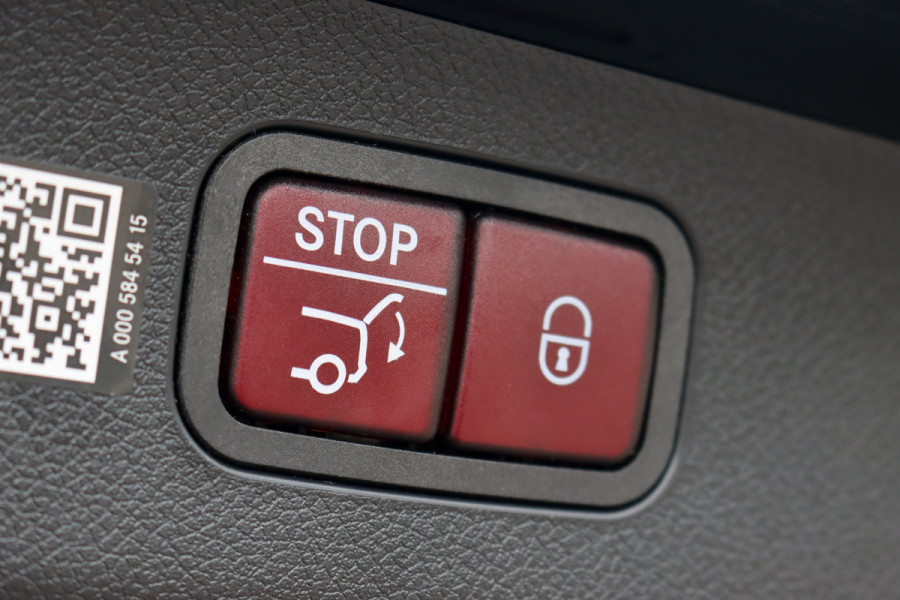Mercedes-Benz E-Klasse Estate 300 e AMG Line Aut9 | Hyperscreen | Distronic | Burmester | Memory | Verwarmd Stuurwiel | Digital Light | Keyless Go | Zonweringspakket | Augmented Reality |
