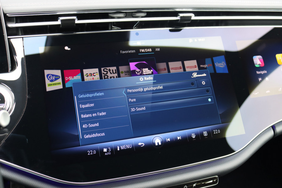 Mercedes-Benz E-Klasse Estate 300 e AMG Line Aut9 | Hyperscreen | Distronic | Burmester | Memory | Verwarmd Stuurwiel | Digital Light | Keyless Go | Zonweringspakket | Augmented Reality |