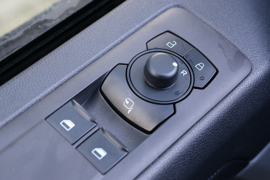 Ford Transit Custom 320 2.0 TDCI 170 PK L2H1 DC Limited | L+R Schuifdeur | ACC | Blind Spot | Camera | Lane Assist | Stoelverwarming | CarPlay | Nav | Raptor Edition | Trekhaak | 6-Zitter | MODELJAAR 2025 | Verlengde fabrieksgarantie tot 12-2029 | Dubbel Cabine