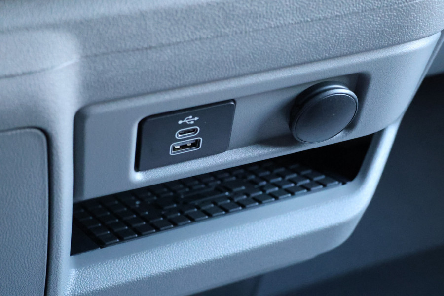 Ford Transit Custom 320 2.0 TDCI 170 PK L2H1 DC Limited | L+R Schuifdeur | ACC | Blind Spot | Camera | Lane Assist | Stoelverwarming | CarPlay | Nav | Raptor Edition | Trekhaak | 6-Zitter | MODELJAAR 2025 | Verlengde fabrieksgarantie tot 12-2029 | Dubbel Cabine