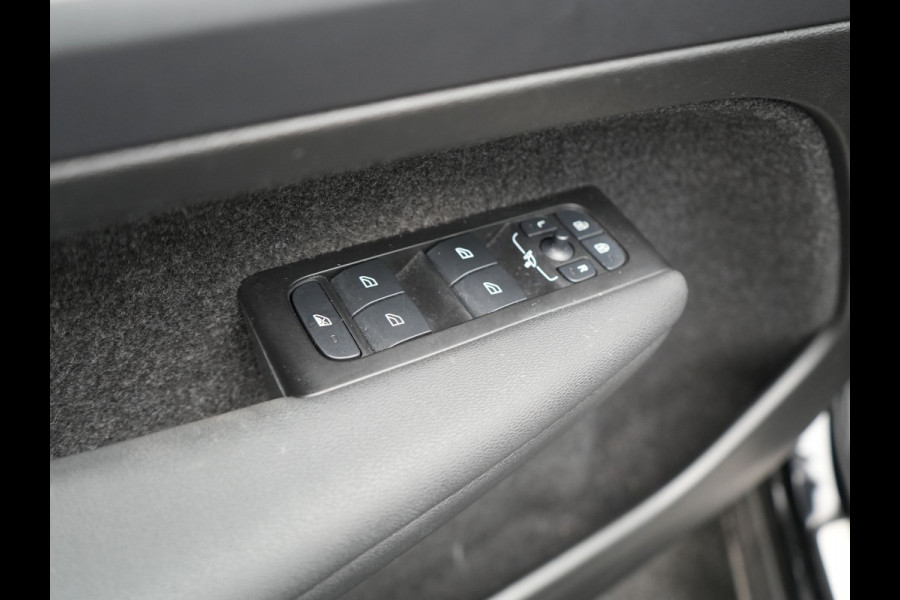 Volvo XC40 1.5 T4 Recharge Inscription Plug In Hybrid Dealer O.H. PHEV | Sportstoelen Verwarmd | Navigatie | Camera | Apple Carplay | Virtual | Stuurwiel Verwarmd | Cruise Control | Climate Control | DAB |
