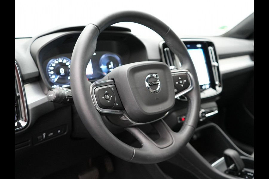 Volvo XC40 1.5 T4 Recharge Inscription Plug In Hybrid Dealer O.H. PHEV | Sportstoelen Verwarmd | Navigatie | Camera | Apple Carplay | Virtual | Stuurwiel Verwarmd | Cruise Control | Climate Control | DAB |