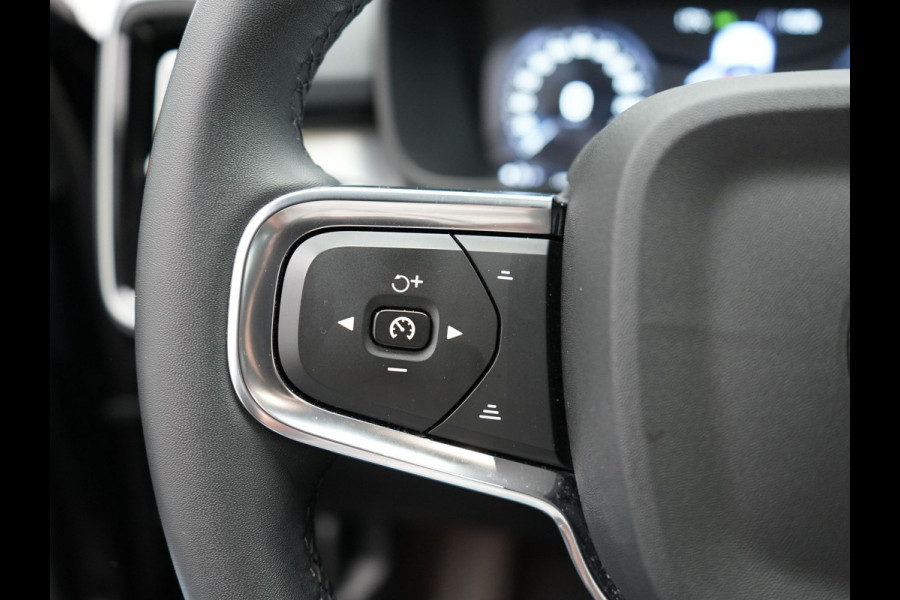 Volvo XC40 1.5 T4 Recharge Inscription Plug In Hybrid Dealer O.H. PHEV | Sportstoelen Verwarmd | Navigatie | Camera | Apple Carplay | Virtual | Stuurwiel Verwarmd | Cruise Control | Climate Control | DAB |