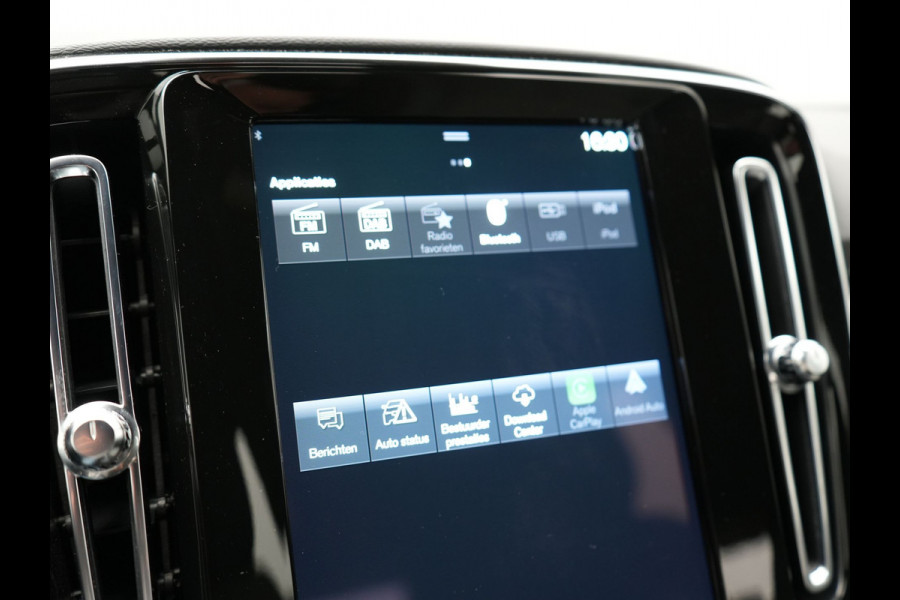 Volvo XC40 1.5 T4 Recharge Inscription Plug In Hybrid Dealer O.H. PHEV | Sportstoelen Verwarmd | Navigatie | Camera | Apple Carplay | Virtual | Stuurwiel Verwarmd | Cruise Control | Climate Control | DAB |