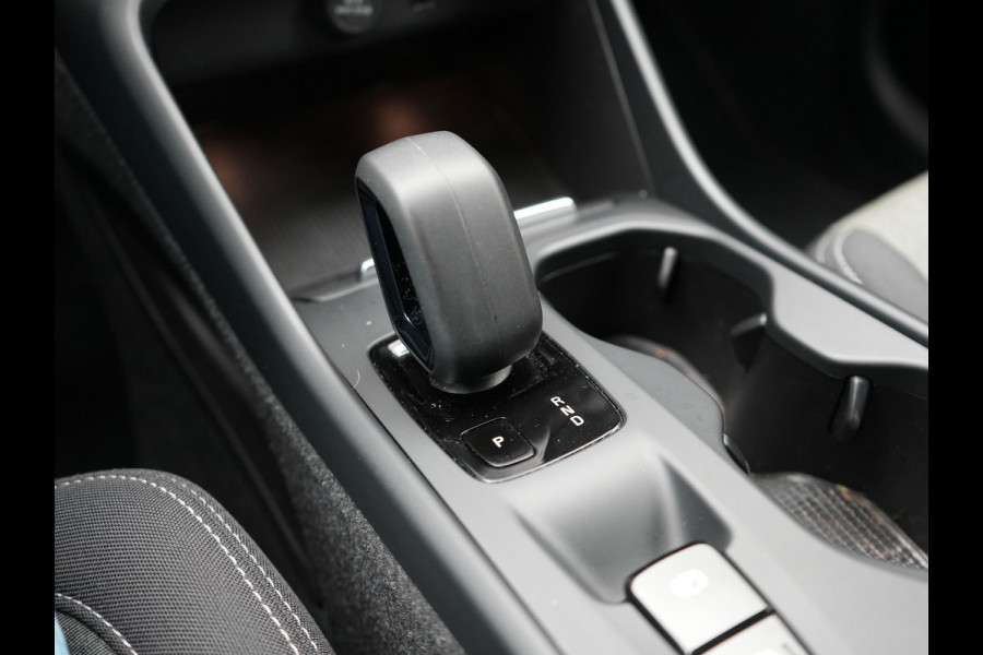 Volvo XC40 1.5 T4 Recharge Inscription Plug In Hybrid Dealer O.H. PHEV | Sportstoelen Verwarmd | Navigatie | Camera | Apple Carplay | Virtual | Stuurwiel Verwarmd | Cruise Control | Climate Control | DAB |